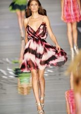 Maikling kulay sundress