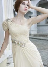 Milky dress para sa brunettes