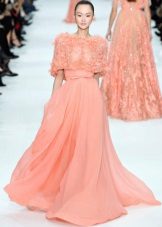 Peach dress na may maikling sleeves