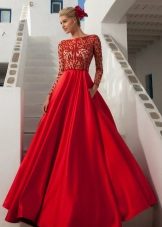 Fluffy long red dress with lace top
