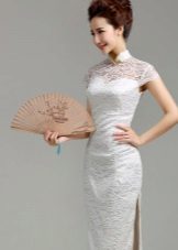 Fan sa ilalim ng damit sa oriental style