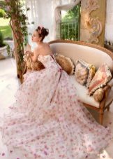 Pinong kasal na may floral print
