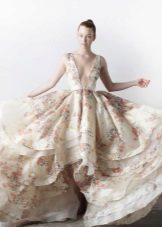Kasal damit na may neckline at floral print