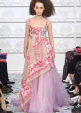 Ang Empire dress mula sa Schiaparelli na may mga strap
