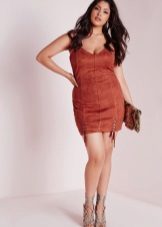 Suede dress para sa napakataba