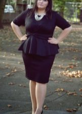 Black office dress na may buong bow
