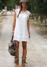 A-line at white lace dress