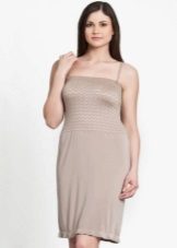 Beige viscose dress na may strap para sa buong