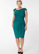 Mag-viskose dress na may draping para sa full girls
