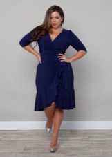 Magsuot ng viscose dress sa hem sa full para sa full
