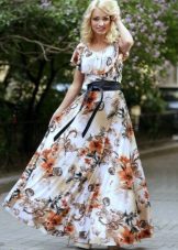 Long viscose dress na may isang pattern
