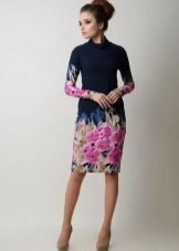 Navy viscose dress na may naka-print sa palda