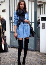 Denim shirt dress na may boots