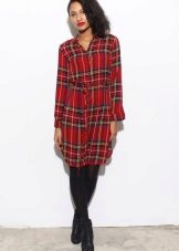Red check dress shirt na may black tights