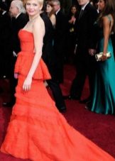 Red bustier na damit na may basky at tren