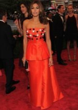 Red evening dress na may basky