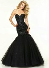 Black evening dress na may paha