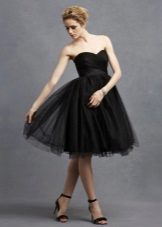 Black flared evening dress na may korset