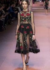 Black transparent dress na may Dolce & Gabbana roses