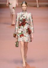 Mainit na damit na may mga rosas na Dolce & Gabbana