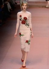Pink dress na may Dolce & Gabbana rosas
