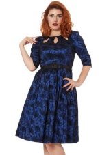 Blue print dress na may half open skirt para sa mga full ones