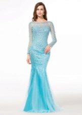 Blue dress na may mga rhinestones at tren