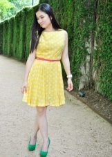 Yellow Polka Dot Dress na may Regular na Belt