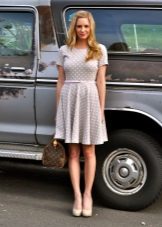 Casual light grey dress na may puting polka tuldok