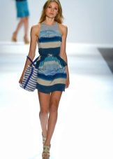 May guhit na navy dress