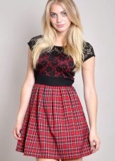 Short plaid dress (tartan) na may guipure top