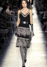 Dress for the figure of an inverted triangle