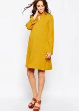 Maluwag na maternity dress