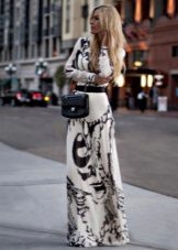 Long white dress na may itim na abstract pattern