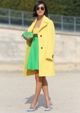 Coat sa damit na may mataas na baywang
