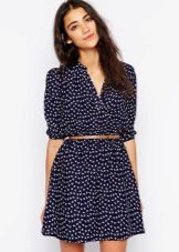 Blue flared dress na may sinturon