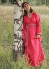 Direktang modelo ng Russian sundress