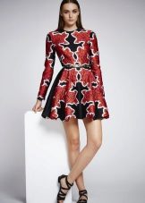 May guhit na damit ni Zuraid Murad