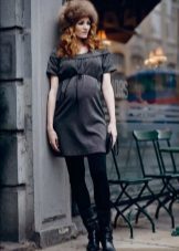 Autumn dress para sa mga buntis na kababaihan na may mataas na baywang