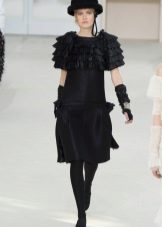 Autumn dress na may maikling sleeves sa pamamagitan ng Chanel