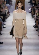 Hindi Strapless Dress na may Mababang Sleeves