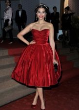Bustier dress na may malambot na palda