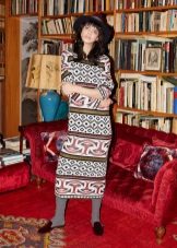 Woolen dress na may isang pattern