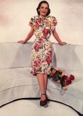 Dress in the style of 40 color