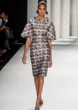 Fitted dress with a fluffy short sleeve