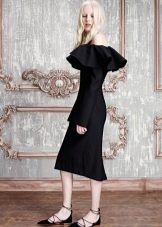 Winter dress evening na may flounce