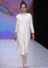 Naka-knit na damit na may sleeves