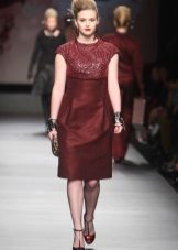 Winter dress para sa buong burgundy