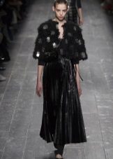 Fur cape sa black leather dress