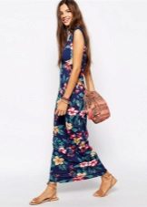 Naka-istilong mahabang damit ng spring-summer 2016 na may floral print